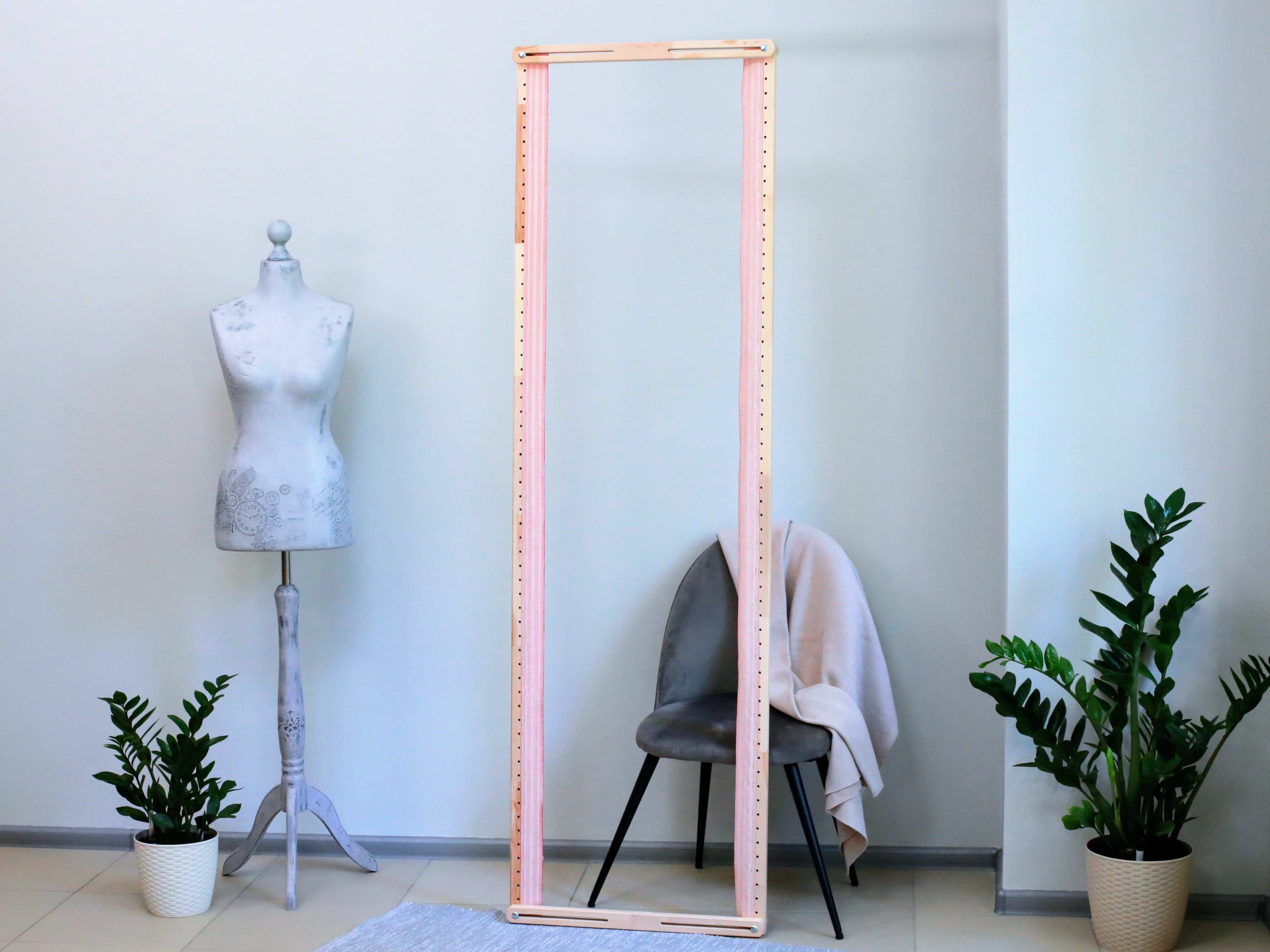 Tambour frame for professional embroidery